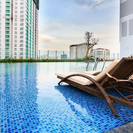 Infinity Edge Pool Rivergate